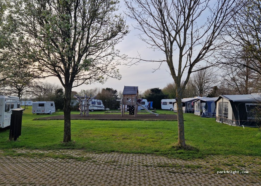 At Camp Good Hope — foto 3