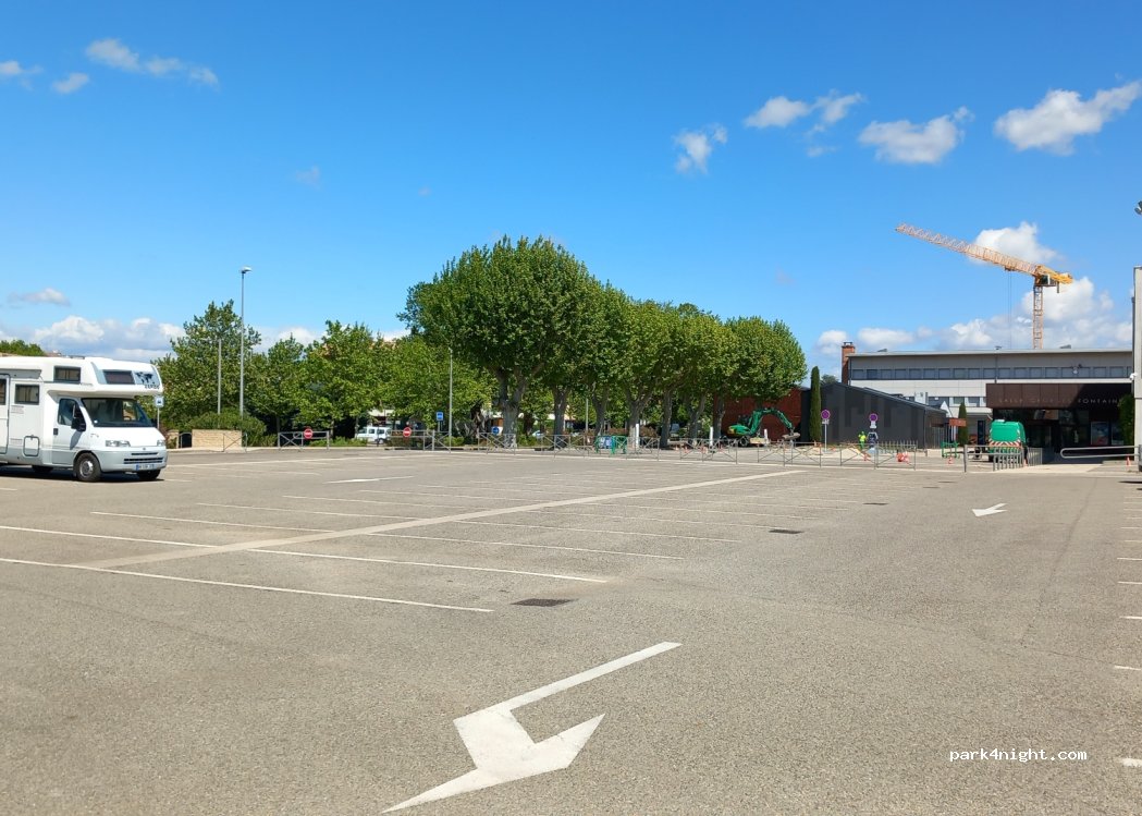 (26130) Saint-Paul-Trois-Châteaux - 1 Pl. du 14 Juillet — foto 3