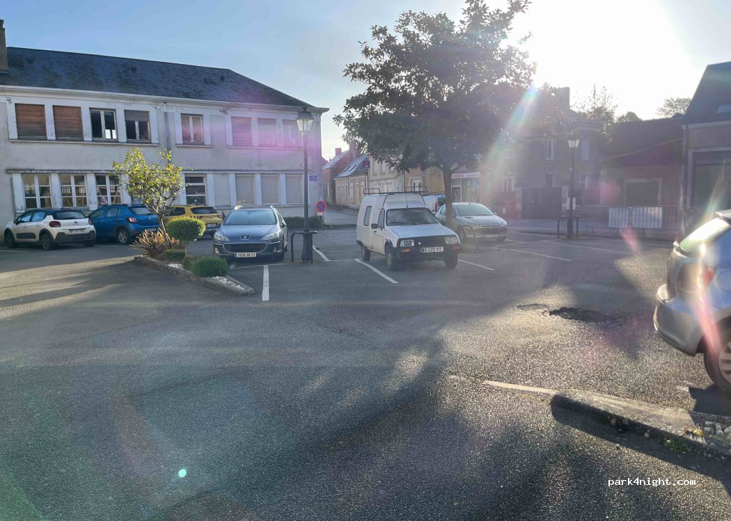 (72240) Bernay-Neuvy-en-Champagne - 1 Place Hubert Cherbonnier — foto 2