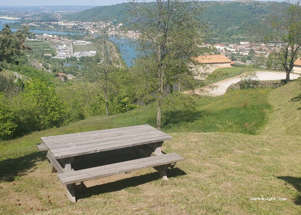 (07370) Ozon - 215 Chemin des Écoles — foto 2