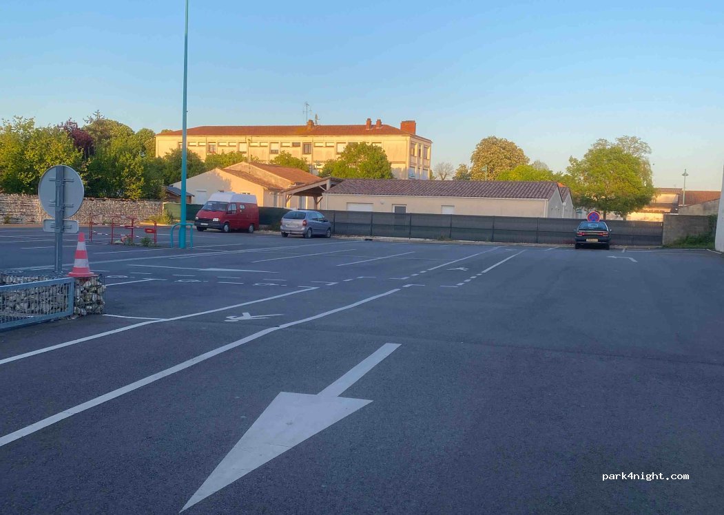 (79210) Mauzé-sur-le-Mignon - 7 Rue de la Distillerie — foto