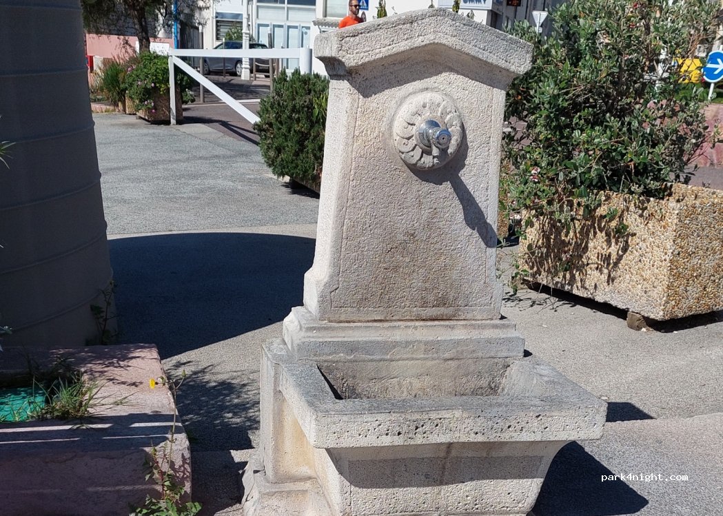 (06400) Cannes - 661 Rond-Point Paul Harris — foto