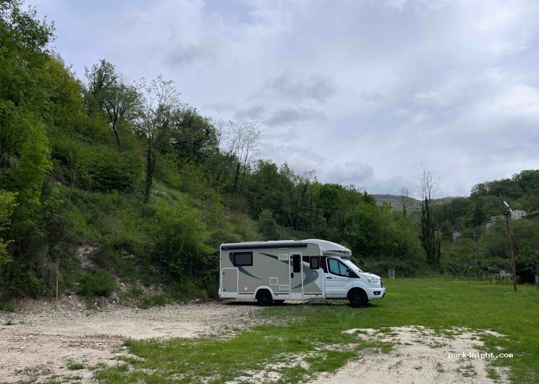 Area camper L'Ardino — foto