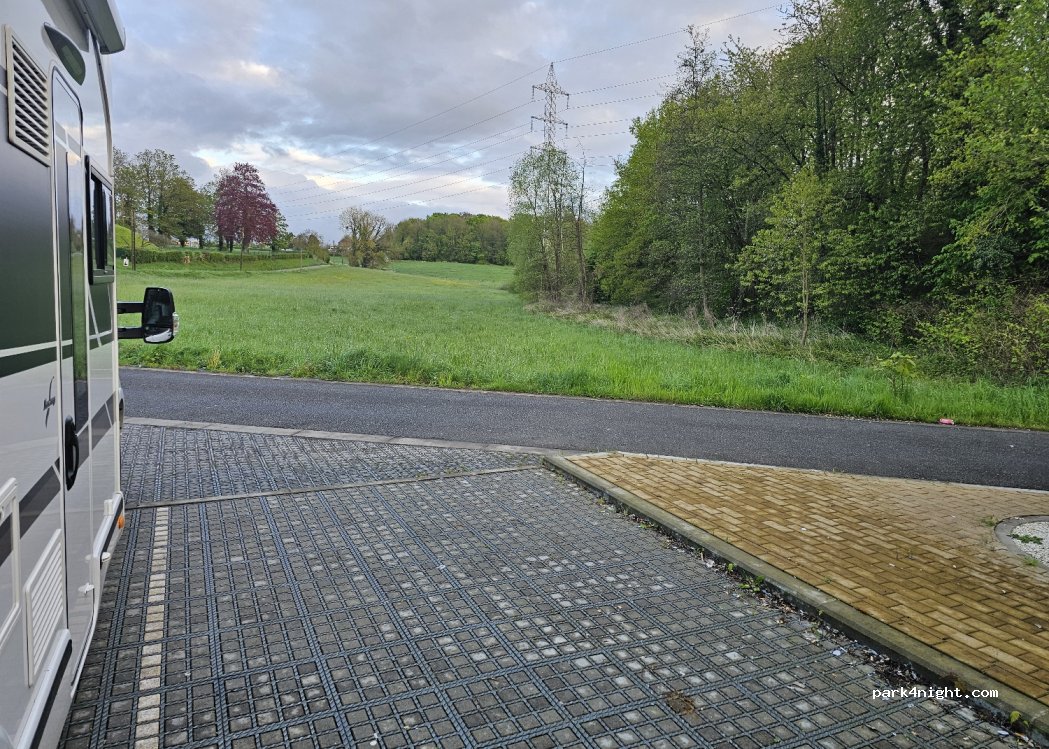 (7110) La Louvière - 100 Rue de Trivières — foto 3