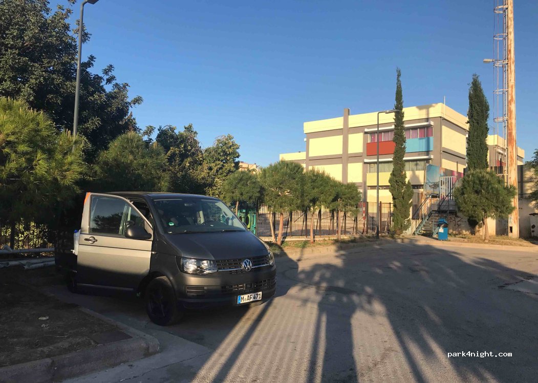 (121 37) Peristeri - 70 Pefkon — foto