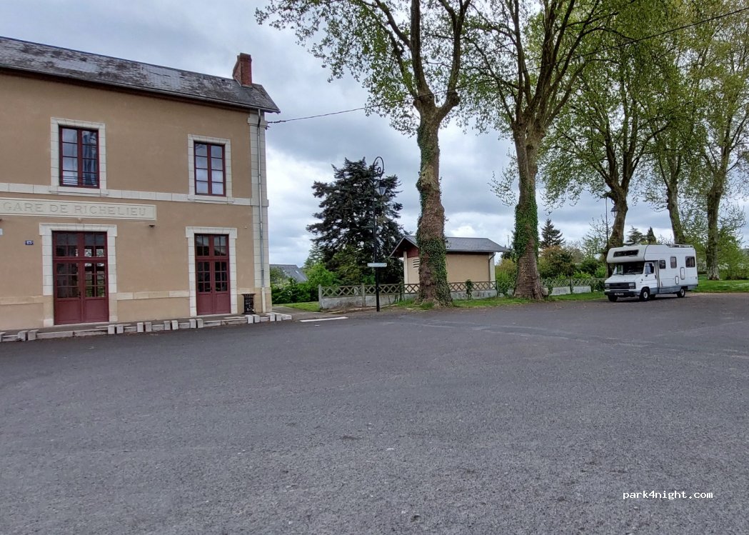 (37120) Richelieu - 11 Avenue de la Gare — foto 2