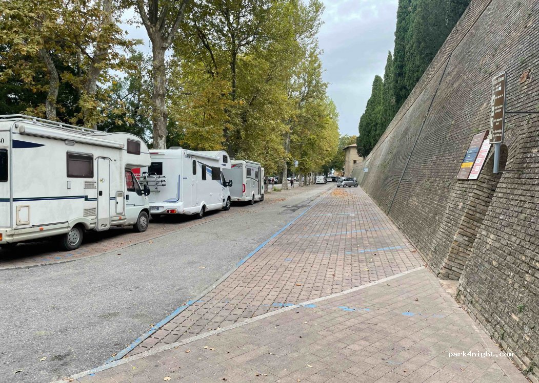 (61029) Urbino - Viale Bruno Buozzi — foto 3