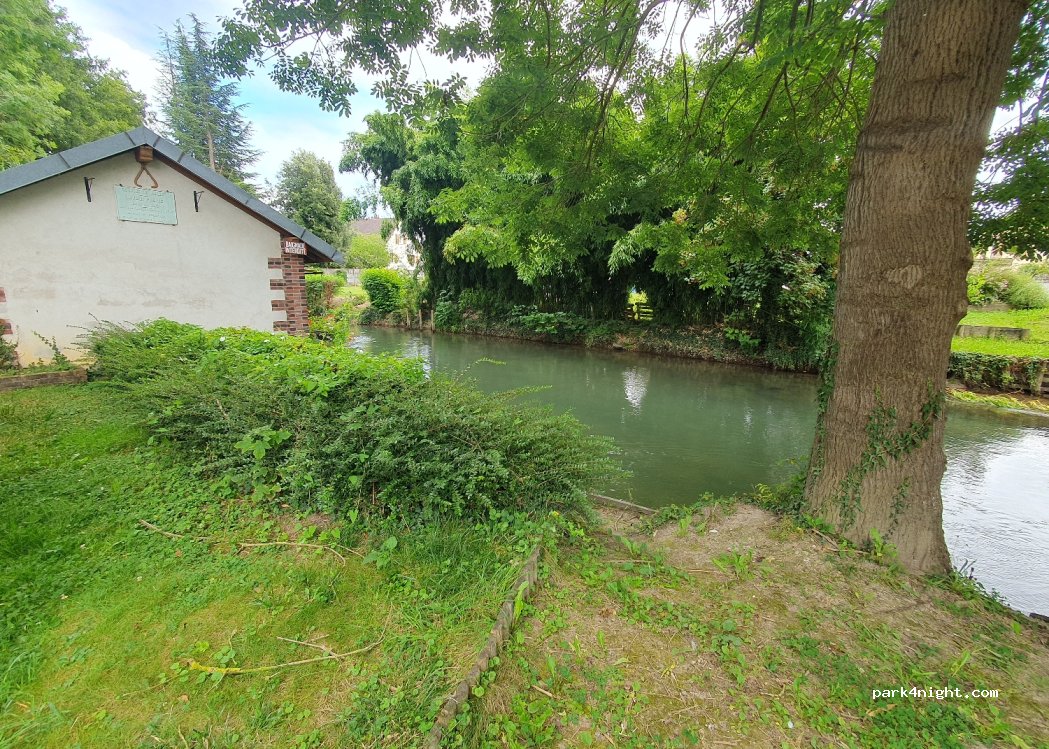 (89100) Maillot - 3 Route de Sens — foto 2
