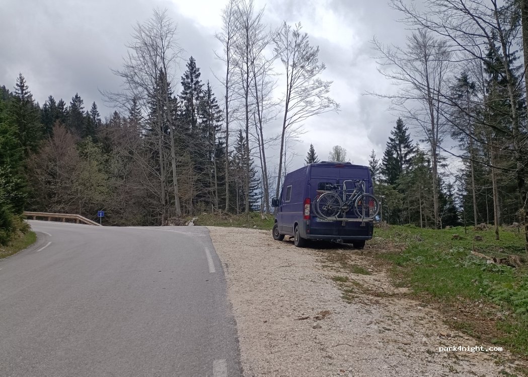 (3334) Luče - Unnamed Road — foto