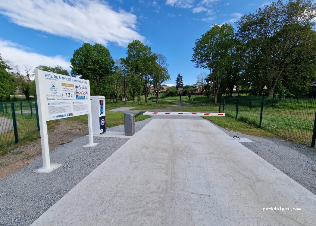 Aire de camping-cars de Bourbon-Lancy — foto