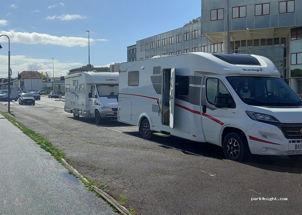 (64100) Bayonne - 66 Allées Marines — foto 4