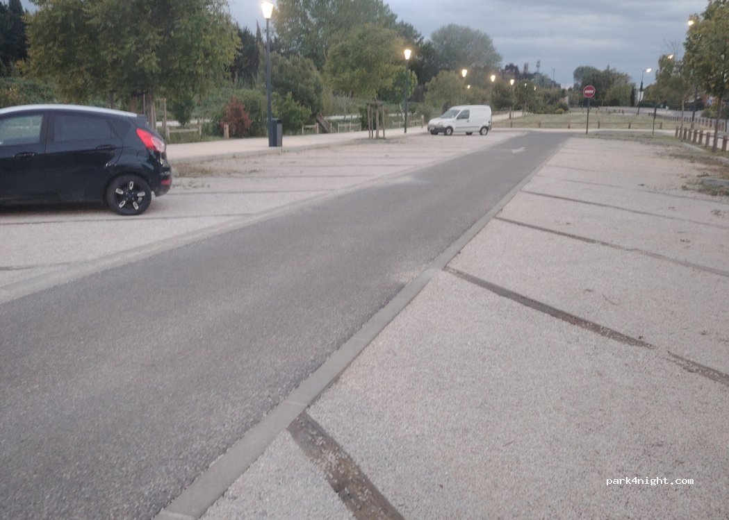 (13160) Châteaurenard - 226 Chemin Jean de Goudant — foto