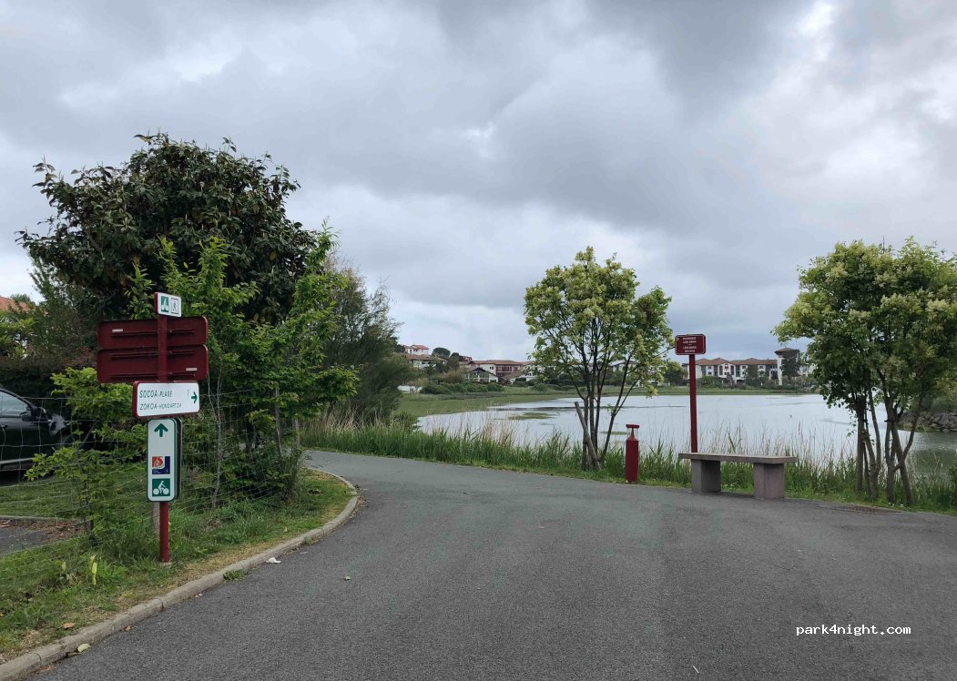 (64122) Urrugne - 13 Rue Poutillenea karrika — foto