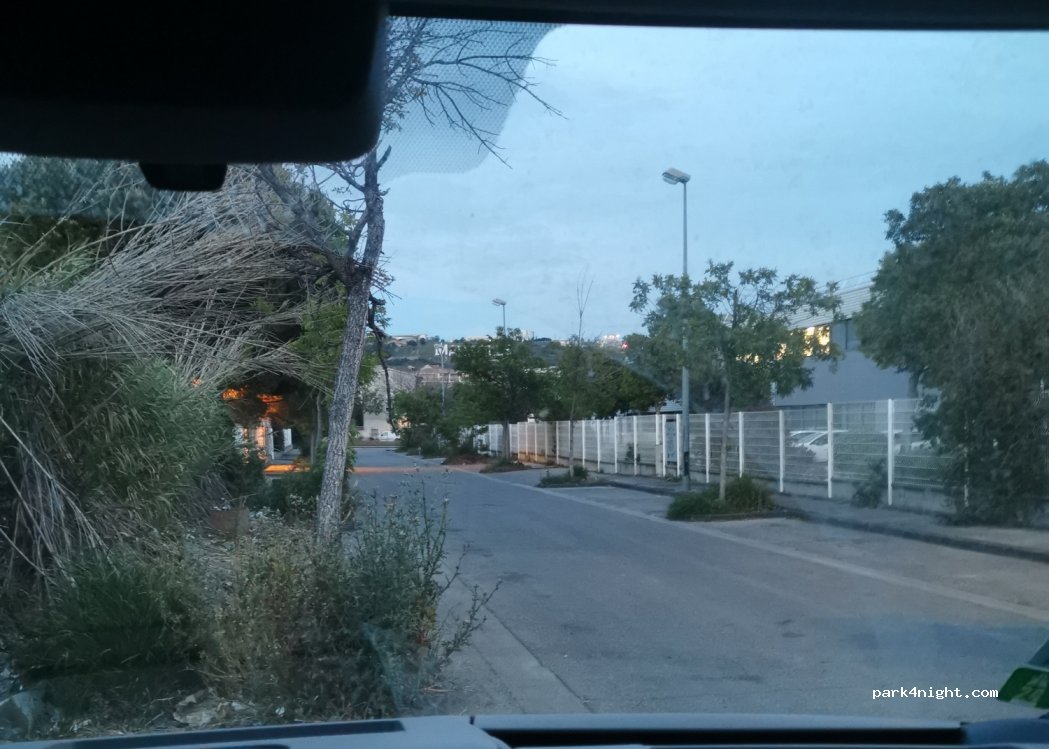 (13016) Marseille - 15 Avenue André Roussin — foto