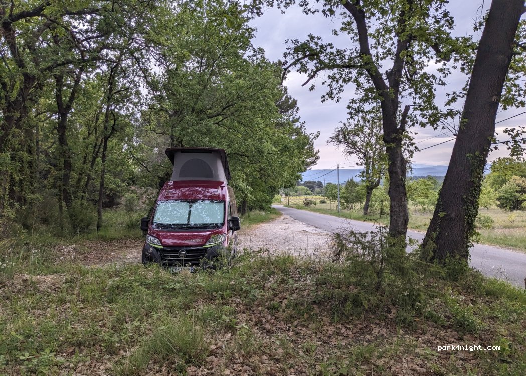 (84580) Oppède - 29 Chemin de la Couroussouve — foto