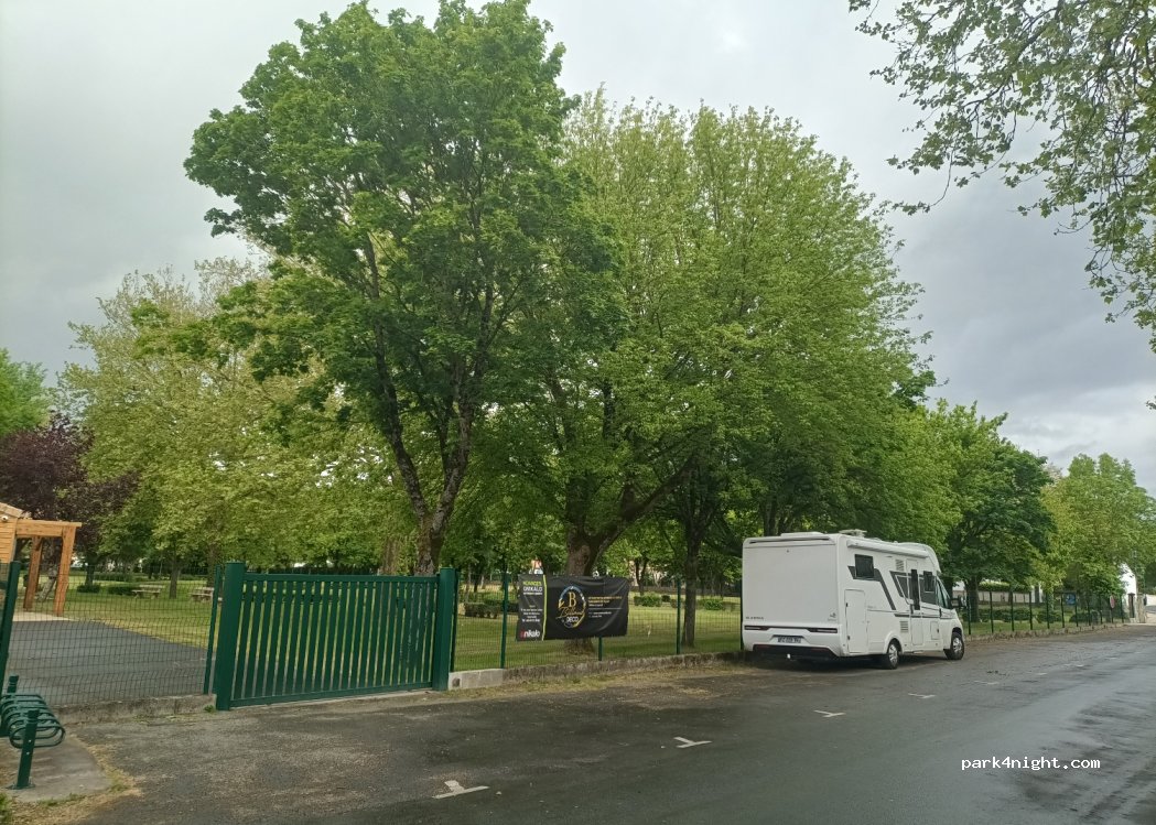 (85450) Champagné-les-Marais - 6 Place Georges Clemenceau — foto