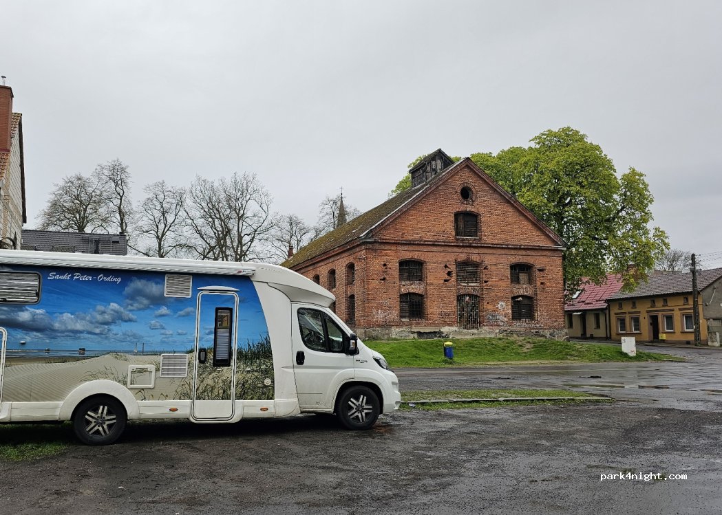(72-320) Trzebiatów - 17 plac Lipowy — foto