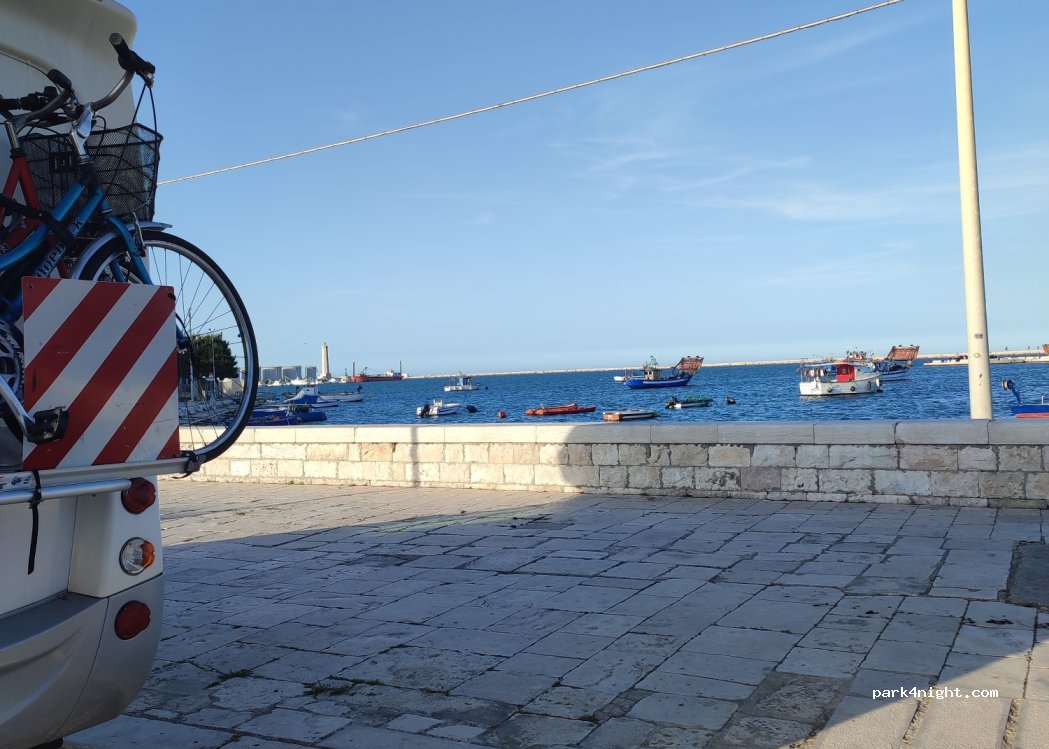 (76121) Barletta - n. 30/32 Via C. Colombo — foto