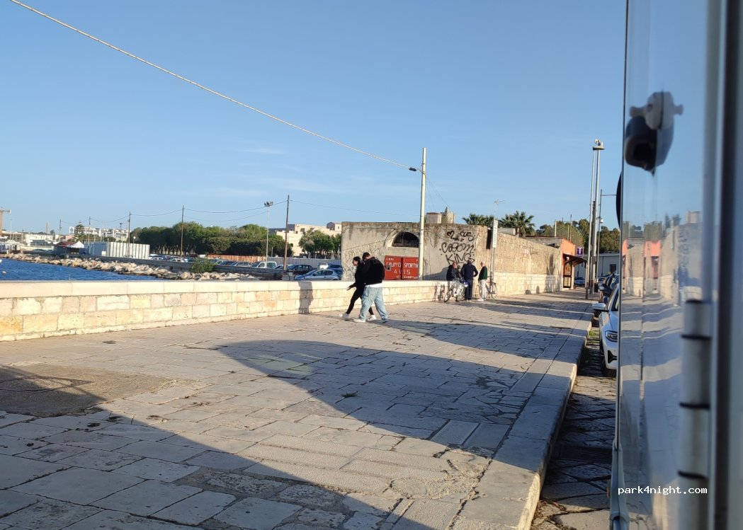 (76121) Barletta - n. 30/32 Via C. Colombo — foto 2