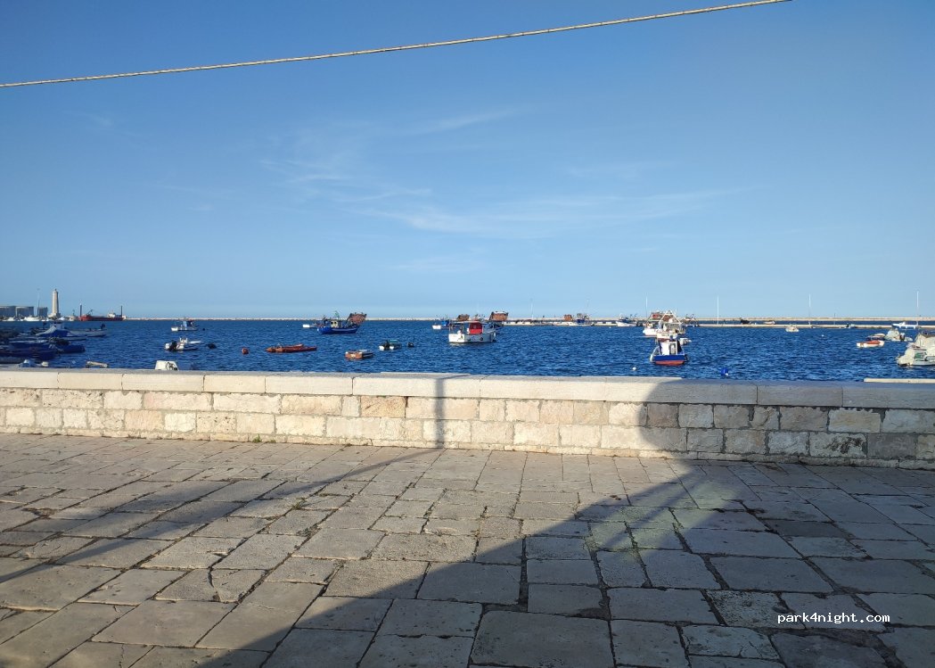 (76121) Barletta - n. 30/32 Via C. Colombo — foto 3