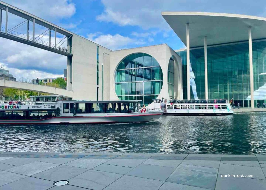 (10557) Berlin - 2 Otto-von-Bismarck-Allee — foto