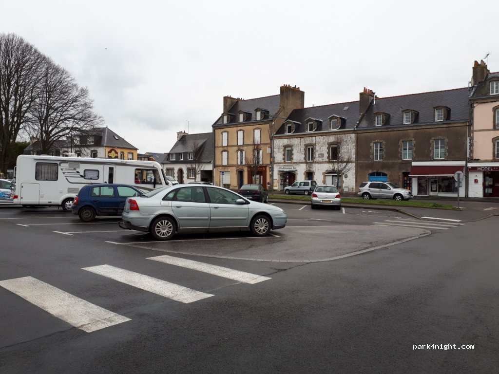 (29100) Douarnenez - 97 Avenue de la Gare — foto 3