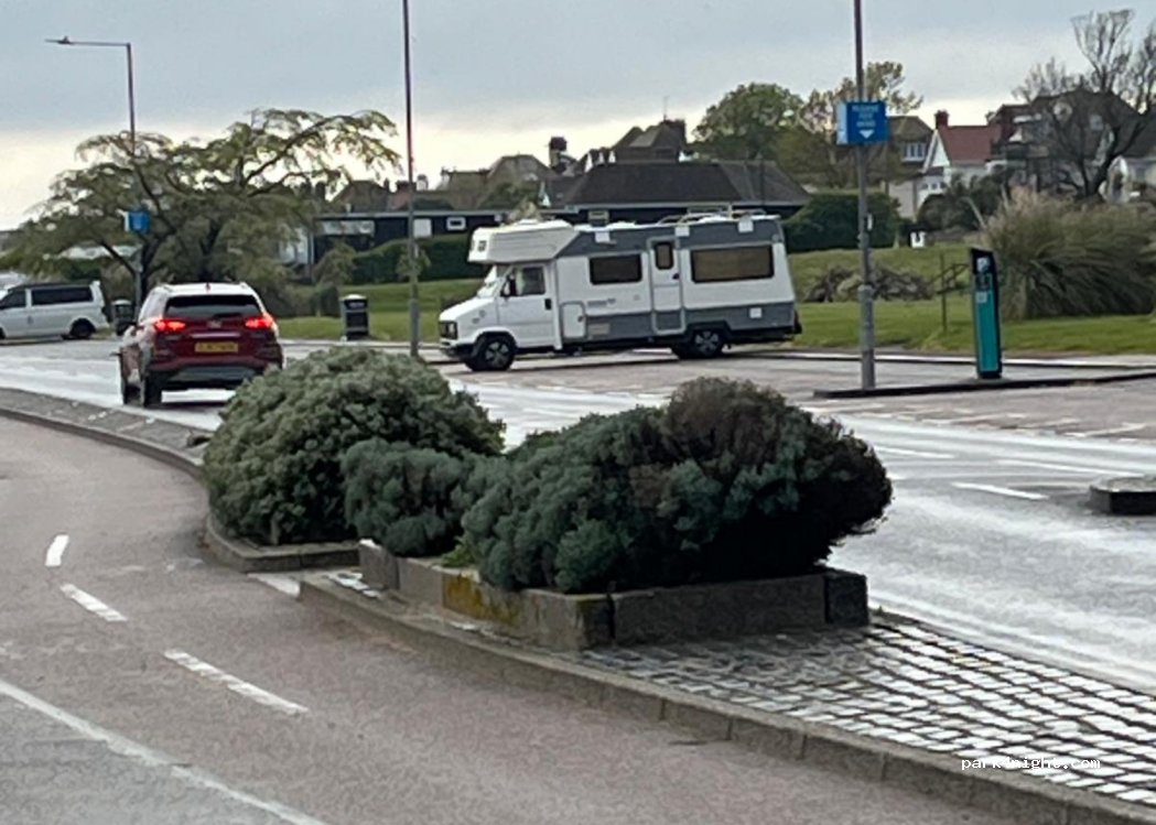 (SS3 9HG) Southend-on-Sea - 273 Thorpe Esplanade — foto