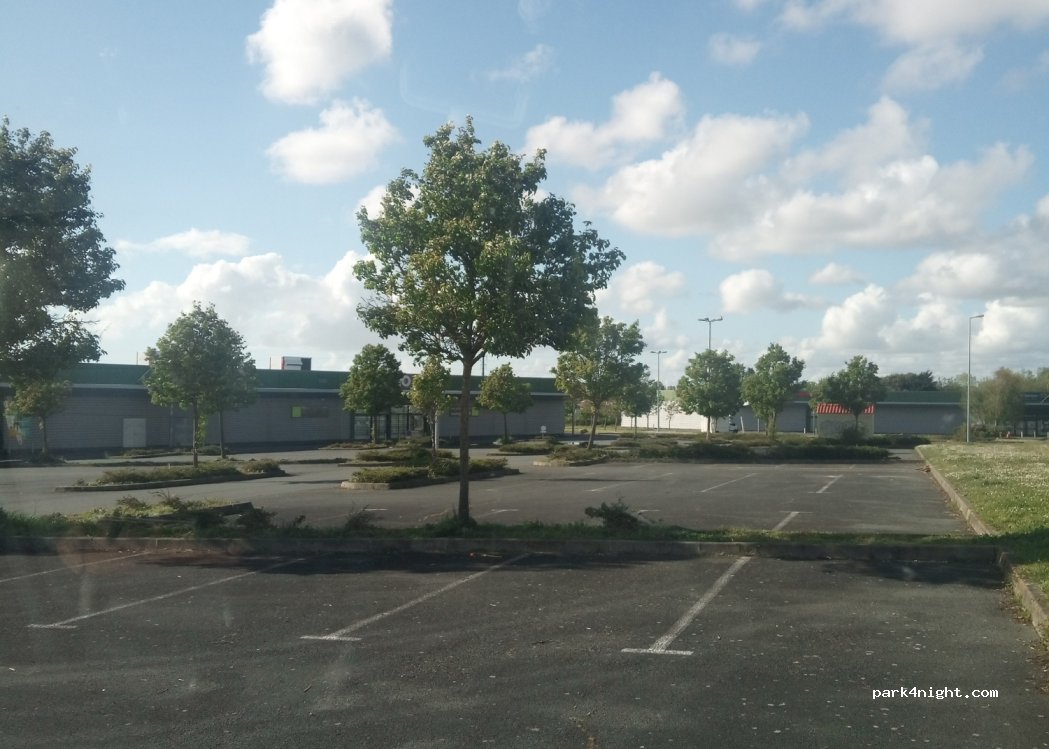 (17300) Rochefort - Zone commerciale la Mauratiere — foto