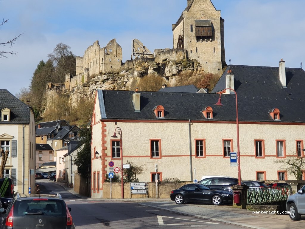 (7622) Larochette - Montée du Château — foto 3