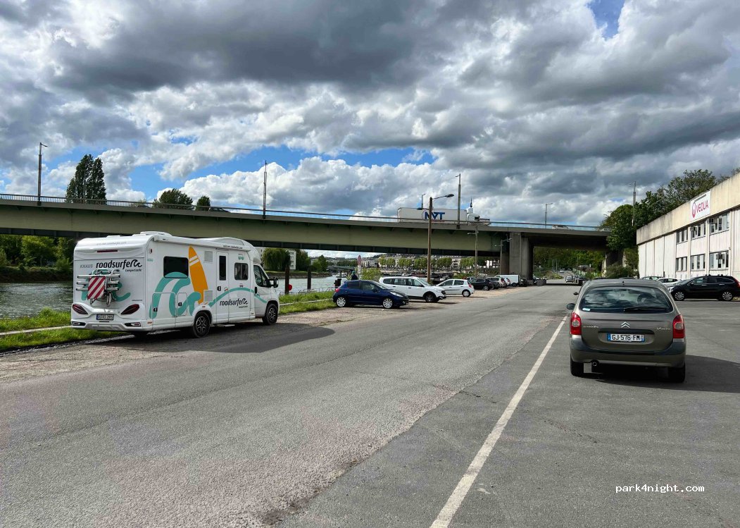 (76000) Rouen - 1 Quai du Pré aux Loups — foto