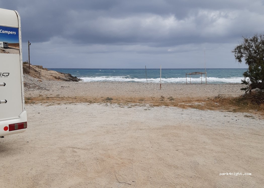 (724 00) Sisi - Unnamed Road — foto