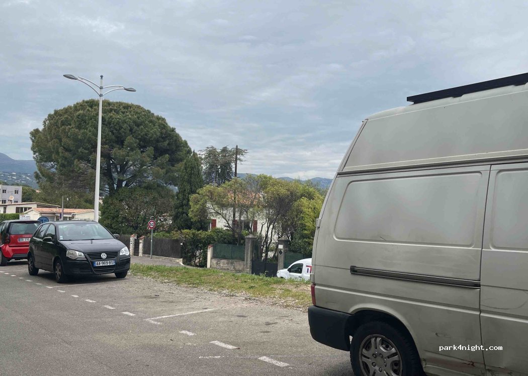 (06800) Cagnes-sur-Mer - 30 Avenue de la Colle — foto 2
