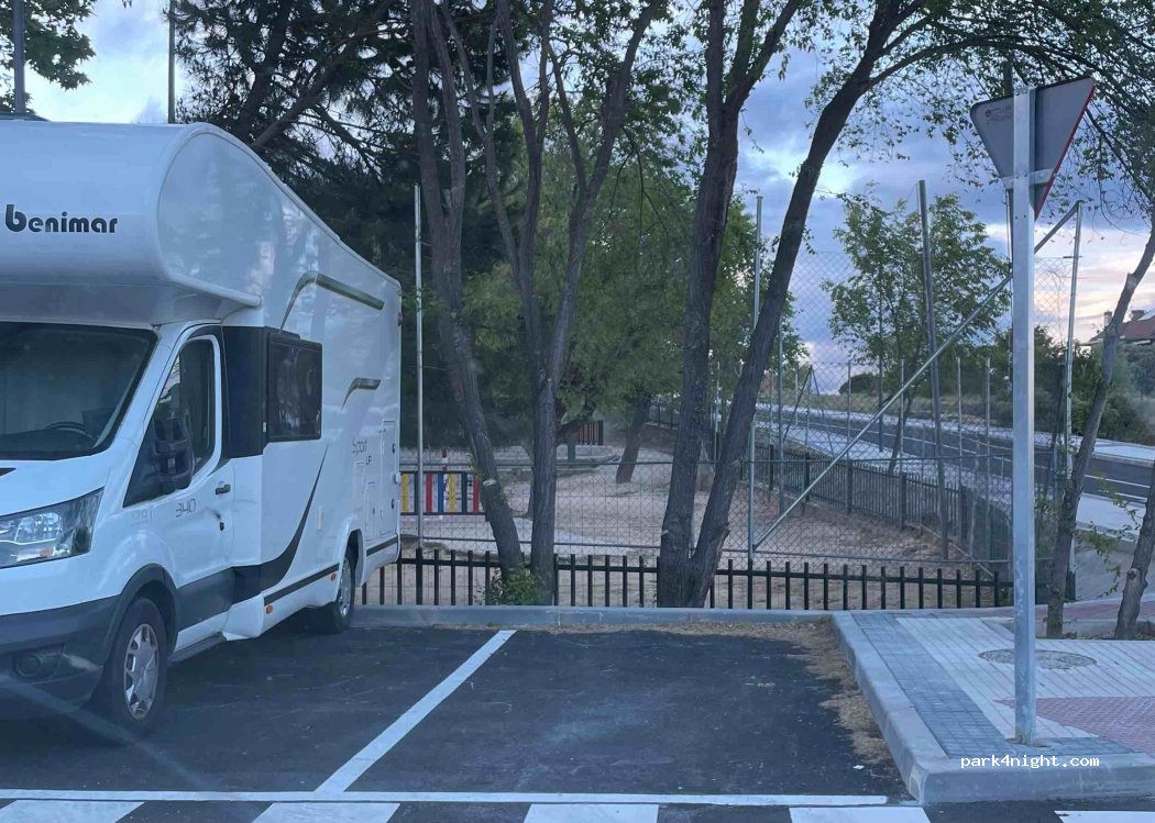 (28221) Majadahonda - 33 Avenida Principe de Asturias — foto