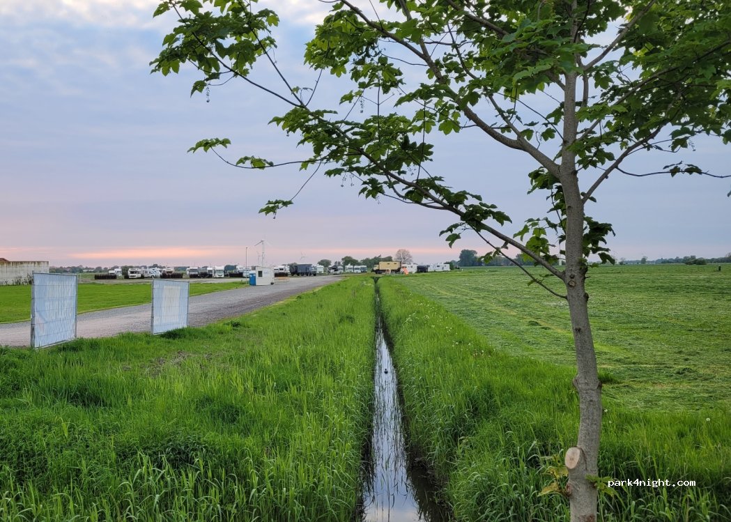 Wohnmobilstellplatz - Nordsee Park Hooksiel — foto 3