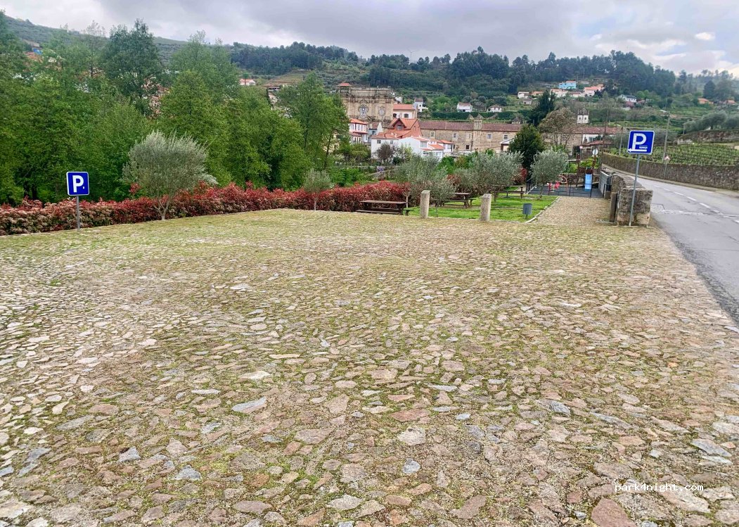 (3610) Salzedas - 1 Praça António Pereira de Sousa — foto