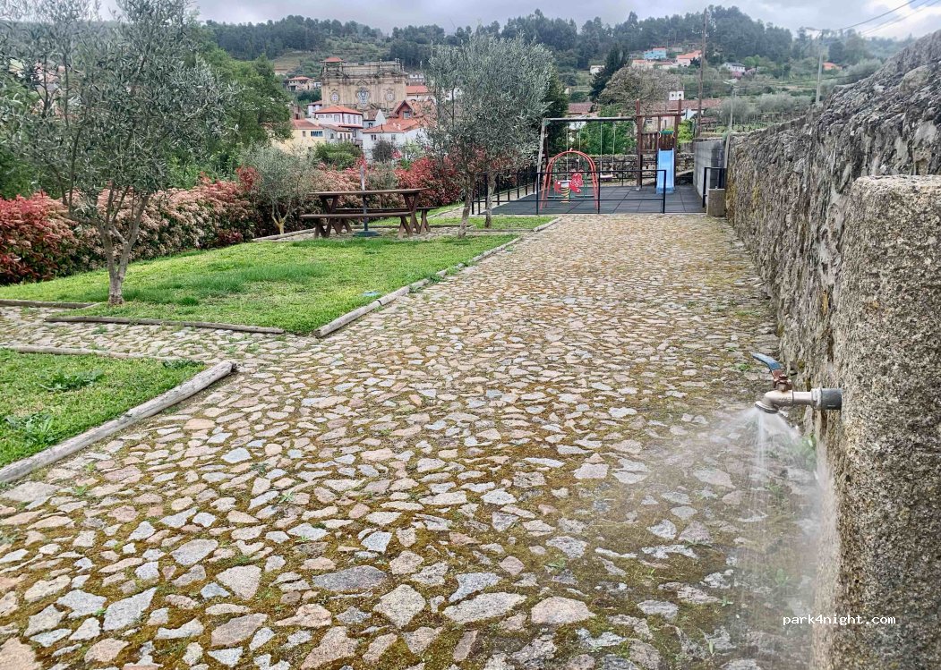 (3610) Salzedas - 1 Praça António Pereira de Sousa — foto 2