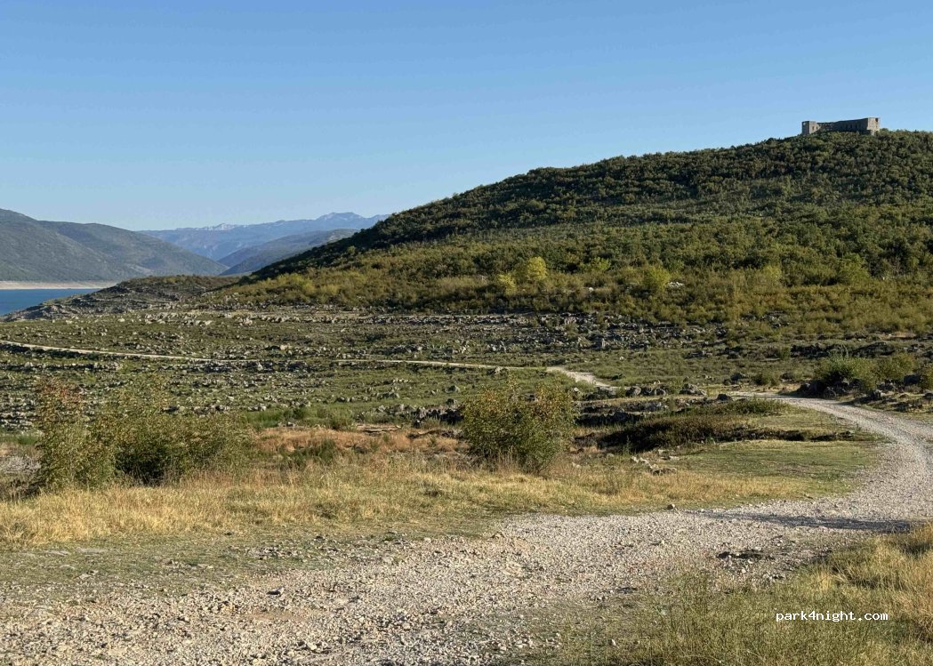 (89230) Bileća - Unnamed Road — foto 5