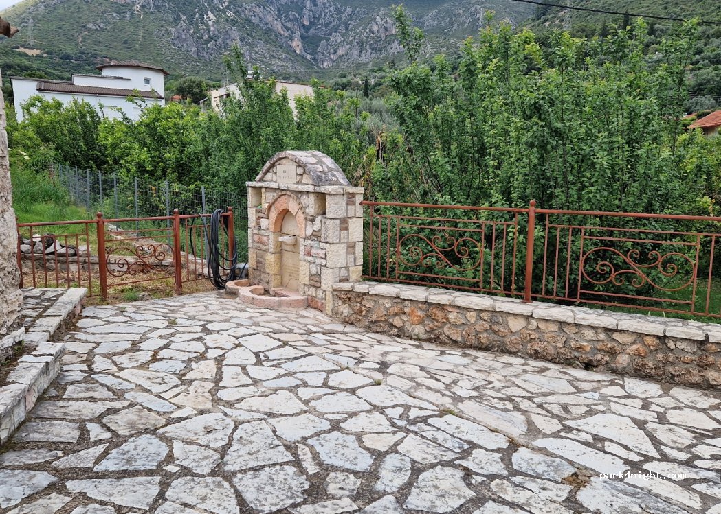 (462 00) Gliki - Unnamed Road — foto 2
