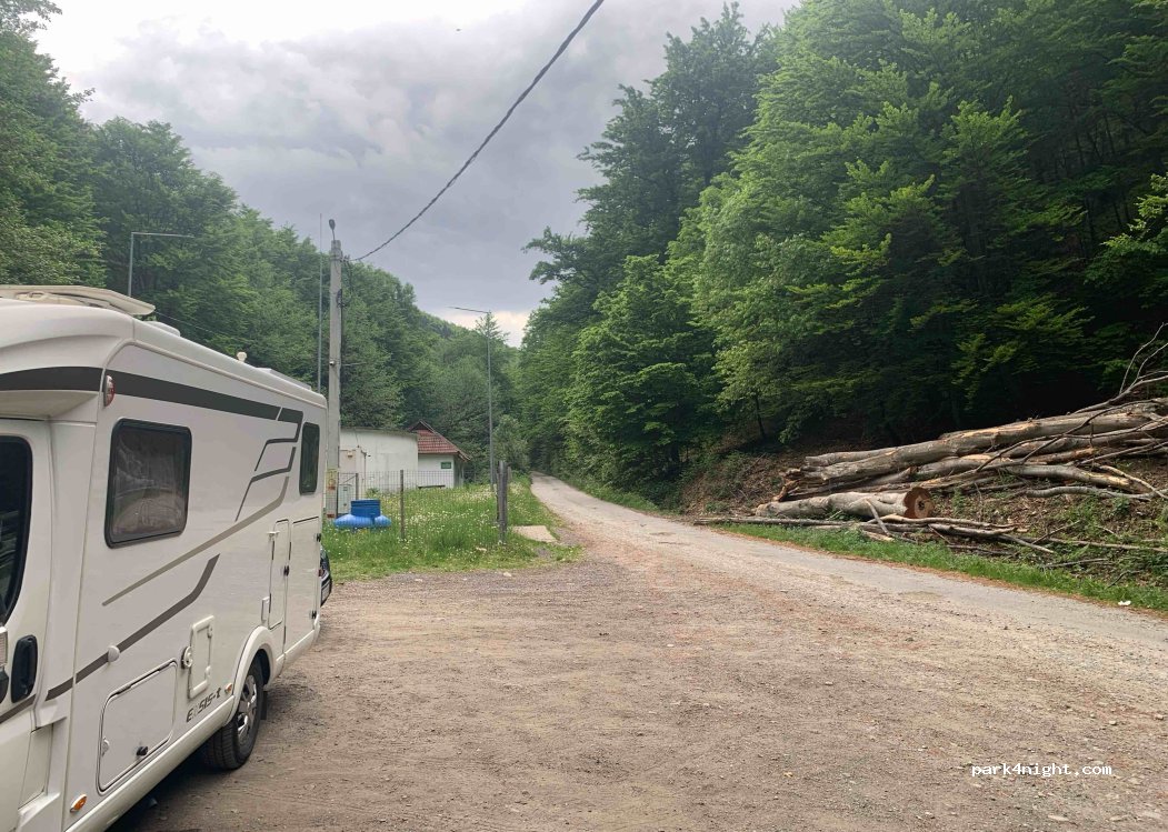(217171) Crasna - Unnamed road — foto
