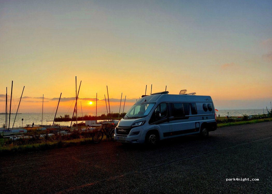 (1361 AH) Almere - 163 Marinaweg — foto 2