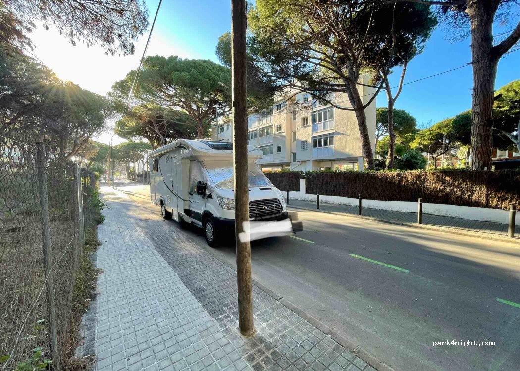 (08860) Castelldefels - 50 Passeig Garbí — foto