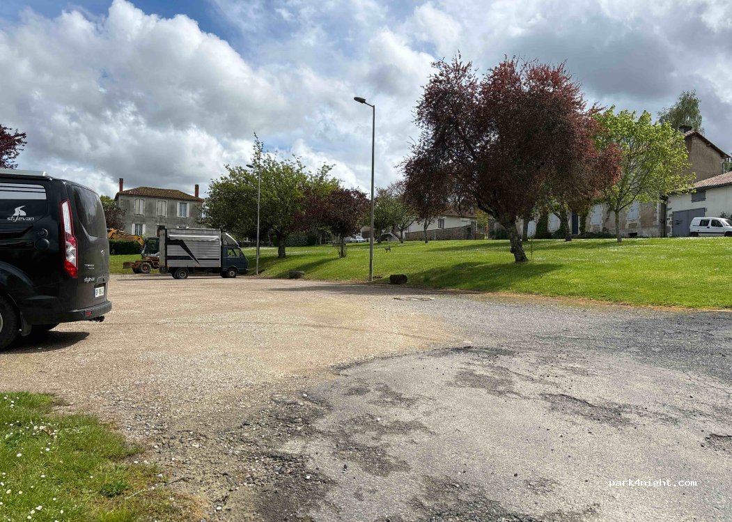 (16310) Cherves-Châtelars - 3 Route de Montemboeuf — foto