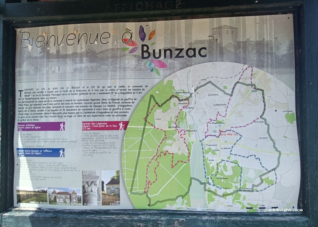 (16110) Bunzac - 8 Place de la Mairie — foto 4