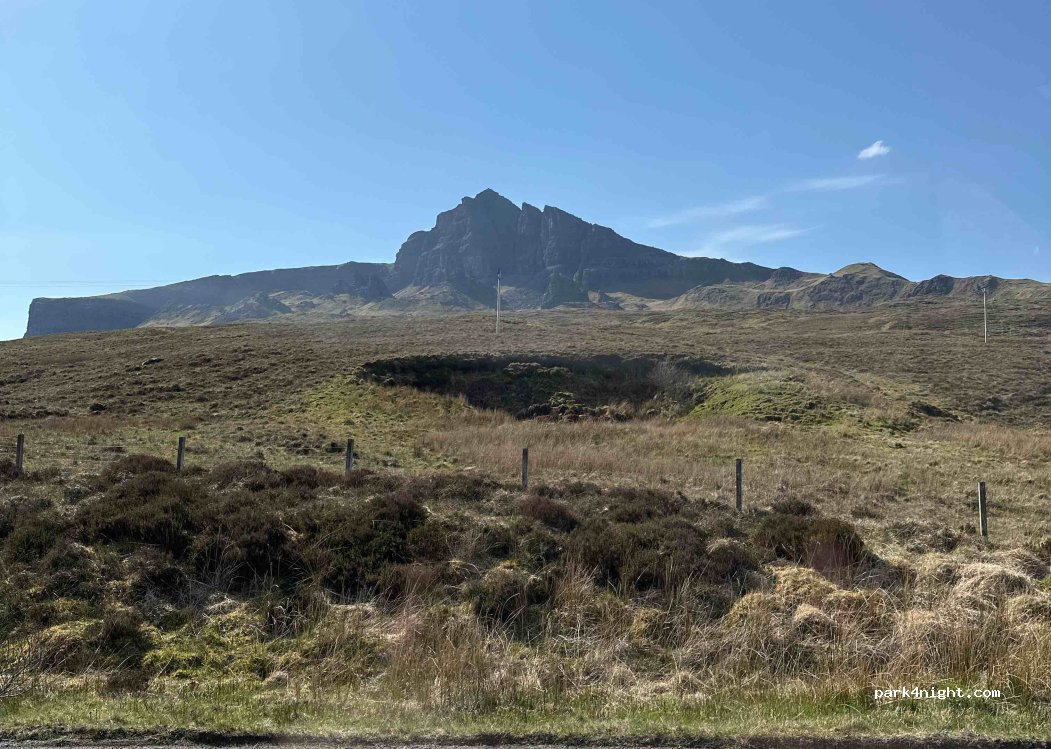 (IV51 9HX) Portree - A855 — foto