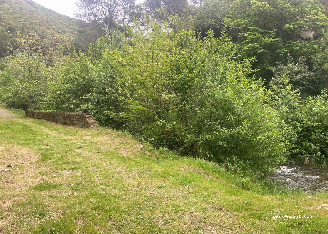 (11600) Lastours - 2 Montée de Salimonde — foto