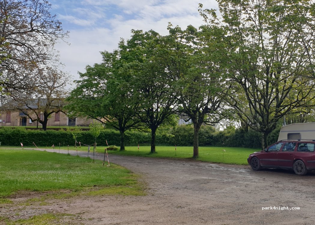 Aire naturelle de camping de PRUINES — foto