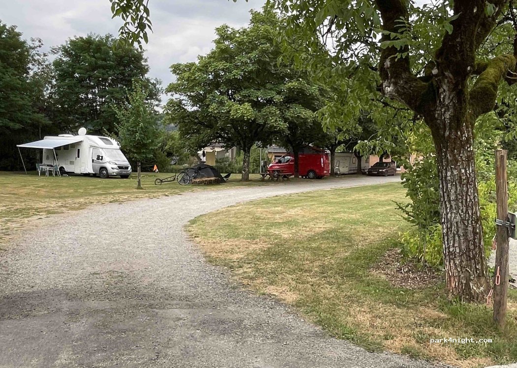 Aire naturelle de camping de PRUINES — foto 4