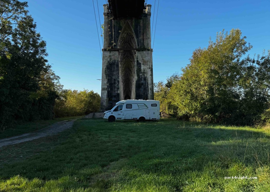 (17430) Tonnay-Charente - 1 Avenue du Pont Suspendu — foto 3
