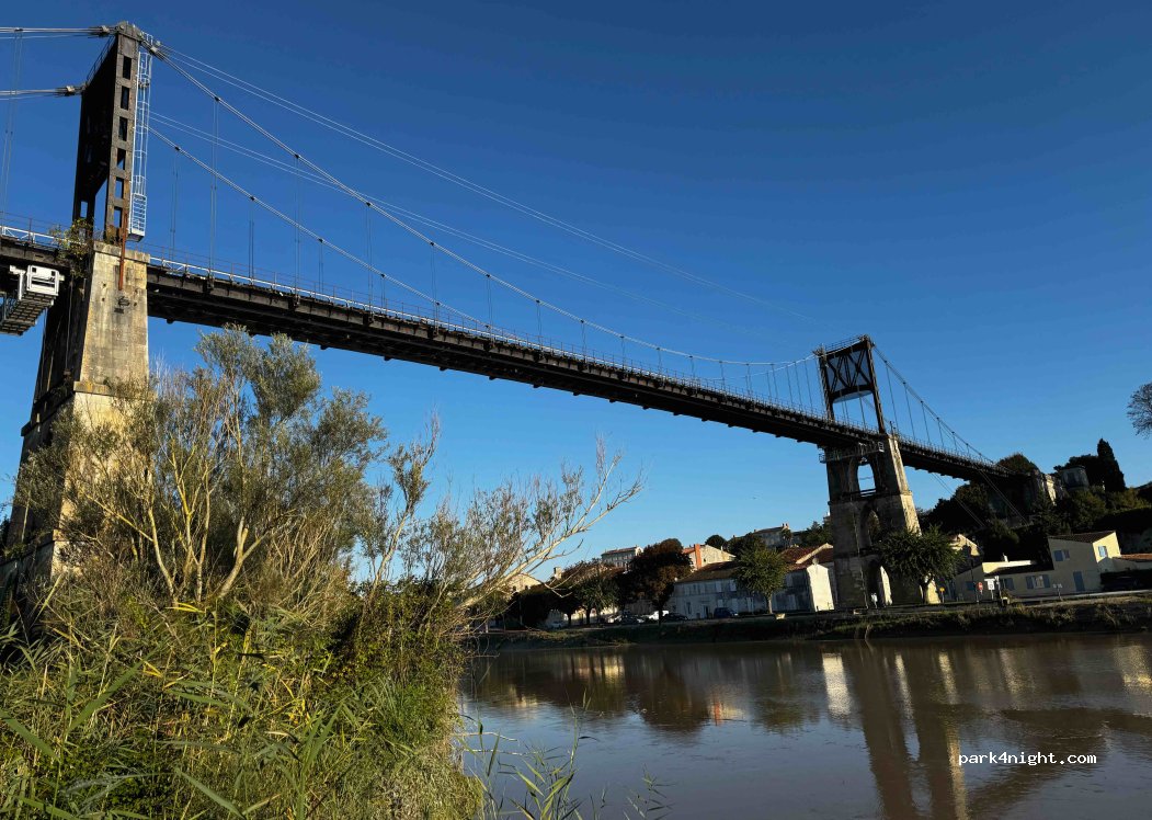 (17430) Tonnay-Charente - 1 Avenue du Pont Suspendu — foto 4