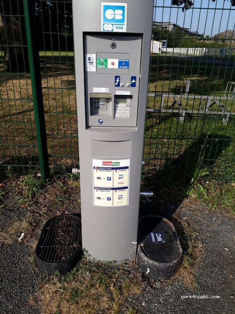 Aire de camping-car BEAUPREAU A MAUGES — foto 3